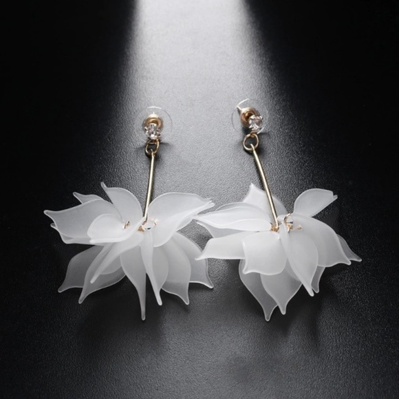 Jewelry - 🌟 elegant flower drop earrings jewelry